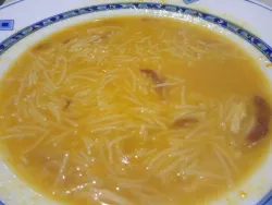 Sopa de pollo con pasta
